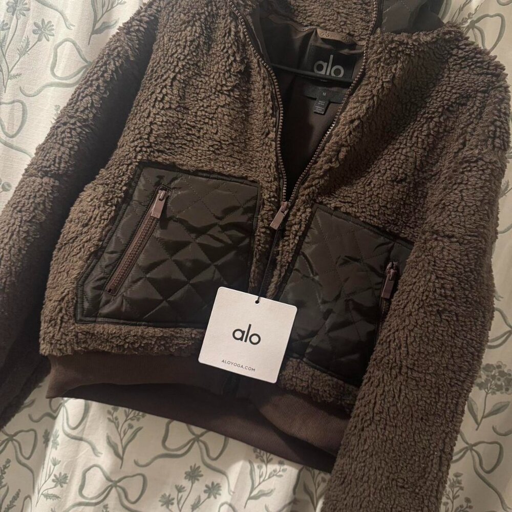 Alo yoga sherpa edge bomber
